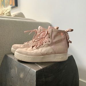 Nike SF Air Force 1 Mid W-Pink